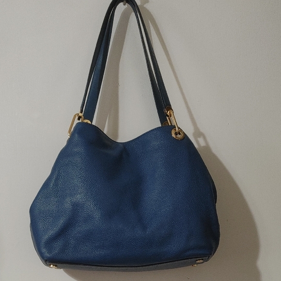 Michael Kors Navy Shoulder Bag with Gold Accents - Picture 4 of 7